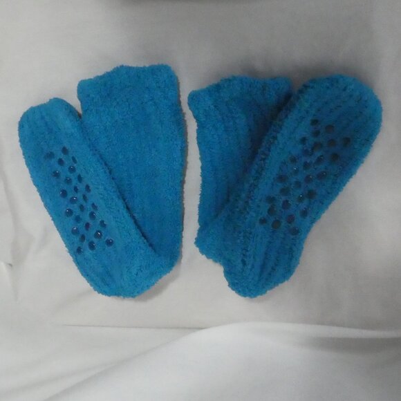 Comfy and Warm Fuzzy Ribbed Blue Socks With Anti Slip Bottoms | Size 9 - Picture 11 of 11